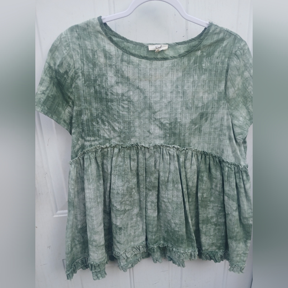 Easel Women's Green Tie-dye, Short Sleeve Peplum, Ruffled Top Size M
